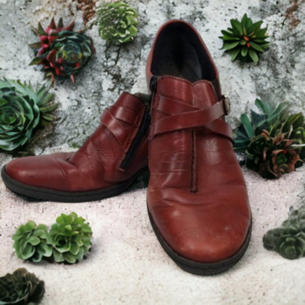 Rieker heeled ankle bootie boot size 38. Reposhing b/c too small for me.